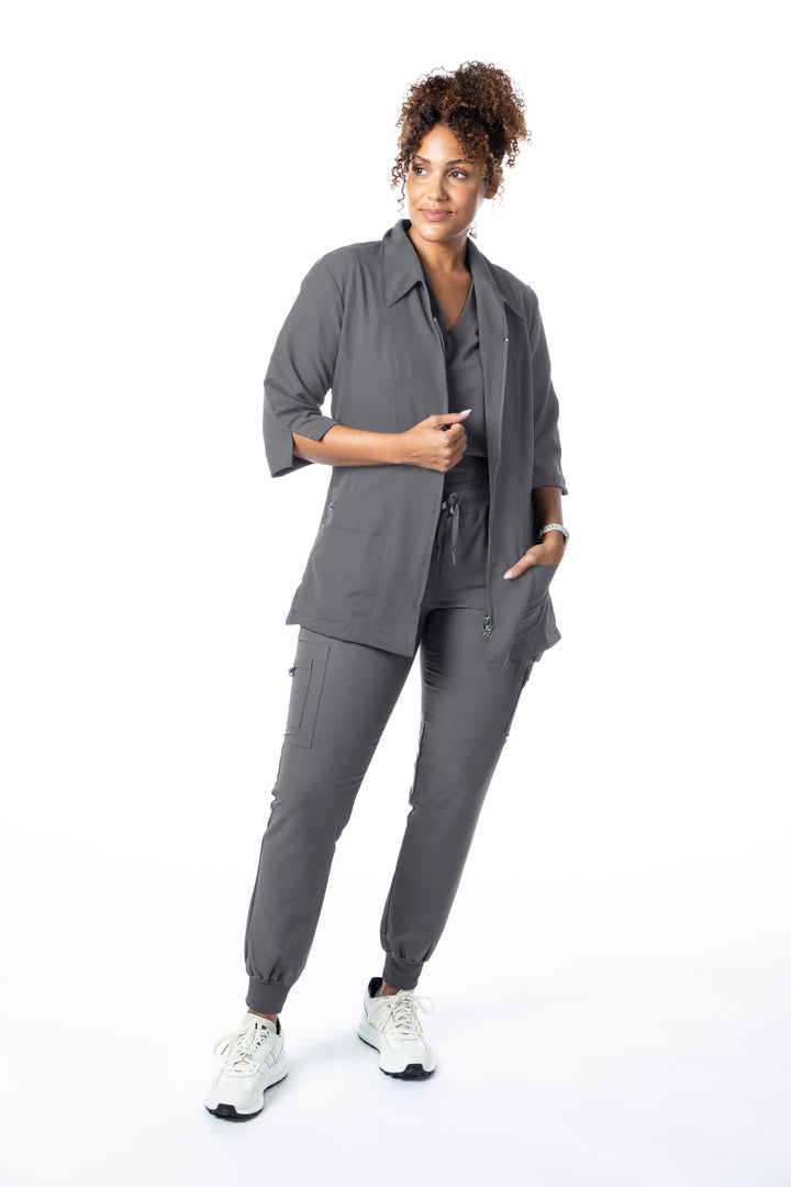 FLAUNT 7505 Professional Spa Jacket: Elegance Meets Functionality