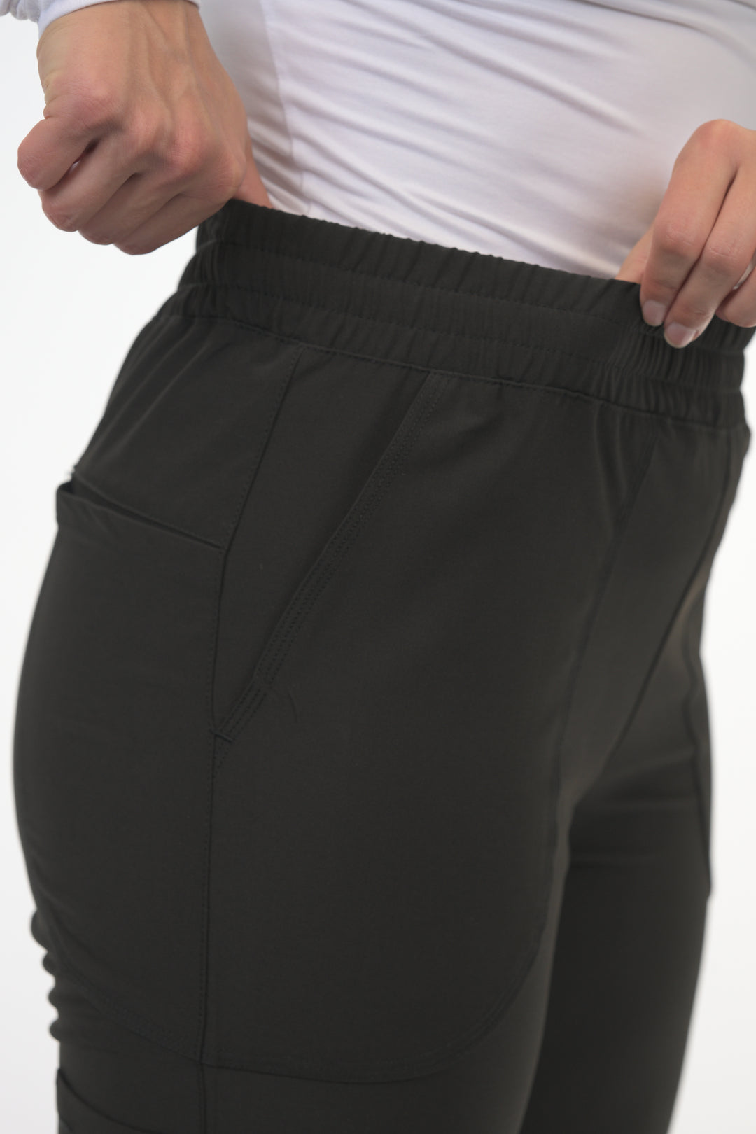 18-1048 ZINNIA UNISEX STRAIGHT-LEG UTILITY SCRUB PANT